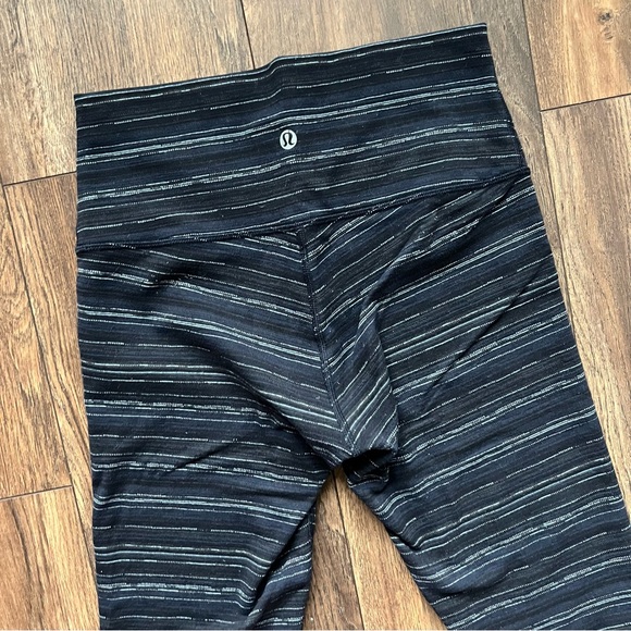 Lululemon Navy Striped Cropped Ankle Cut High Waist Leggings Sz 6 - Picture 6 of 8